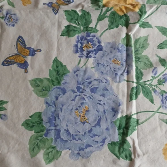 April Cornell table cloth - Picture 5 of 5